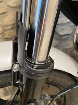 Chrániče pistu přední vidlice motocyklu - 2