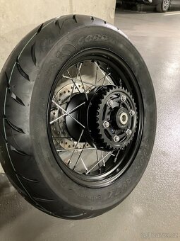 Triumph Bonneville Bobber 2022 kompletní zadní kolo - 2