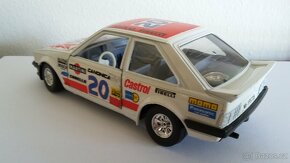 Starý model Bburago 1:24 Ford Escort XR 3 - 2