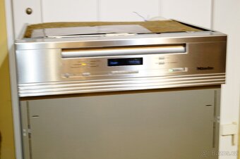 Miele vestavná nerezová myčka G 6410 SCi, tři koše - 2