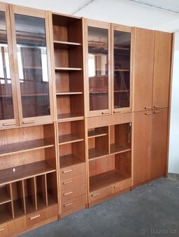 Prodám obývací stěnu+ konferenční stolek - 2