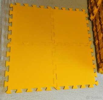 Pěnové puzzle - žlutý pěnový koberec - 2