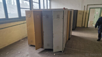 plechová šatní skříň - 2