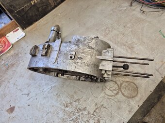 Motor jawa 550 parez - 2