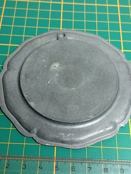 STAROŽITNÝ CÍNOVÝ TALÍŘEK - 2