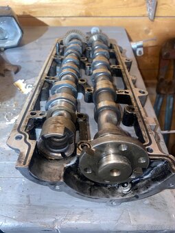 Vačkové hřídele Audi a6 c6 3.0 tdi ASB - 2