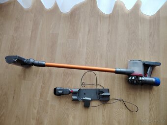 Tyčový vysavač Dyson V8 Absolute - 2