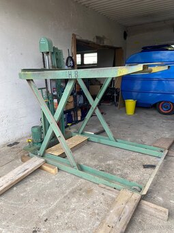 Nůžkový hydraulický zvedák DDR 1,5 t - 2