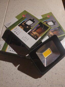 Led reflektor s integrovaným pohybovým senzorem - 2