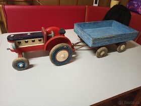 Starožitná hračka traktor obrovský - 2