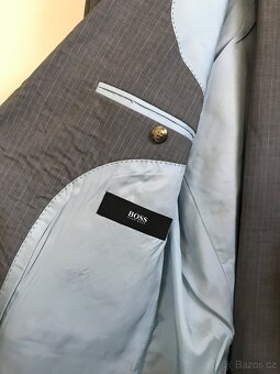 šedý oblek Hugo Boss,jemný proužek - sako NOVE, kalhoty TOP - 2