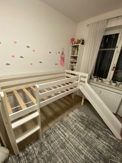 Vyvýšená dřevěná postel se skluzavkou - 2