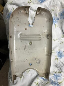 Jawa 50 Pionyr 21 spodní prsíčko original stav - 2