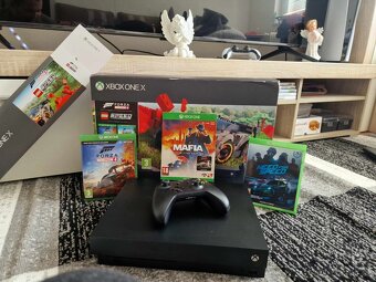 Herní Konzole Xbox One X 1TB s krabicí hrami - 2