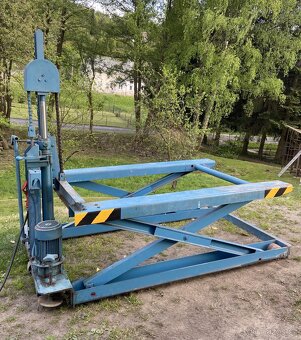 Nůžkový hydraulický zvedák 1,5 t - 2