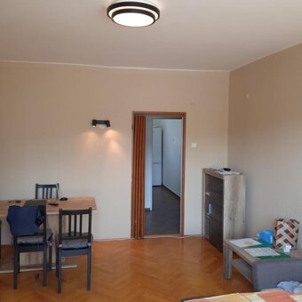 Prodám cihlový byt 2+1 s balkonem v centu Zlína a garáží. - 2