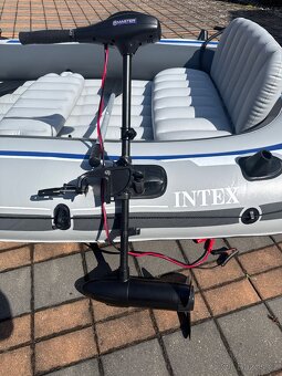 Vodní člun intex s elektro motorem - 2
