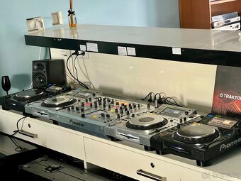 Pioneer CDJ 2000 -4 kusy + djm 2000 soft Nexus - 2