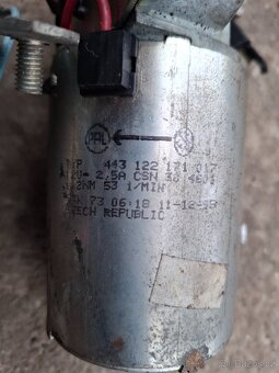 Motorek stěrače - 2