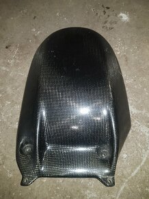 Predam karbonovy zadny blatnik aprilia rsv tuono - 2