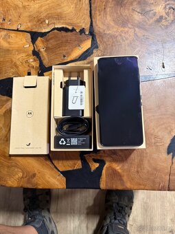 Motorola ThinkPhone 25 carbon - 2
