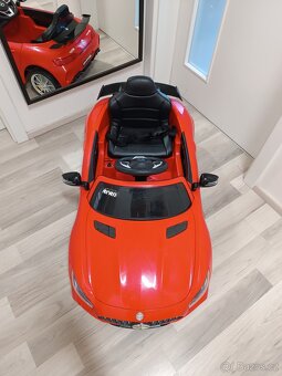 Dětské elektrické autíčko Mercedes AMG GT R - 2