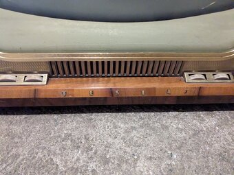 Starý televizor Tesla - 2