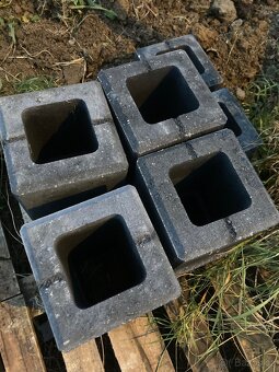 Plotové tvárnice Ferobet - standard - 2