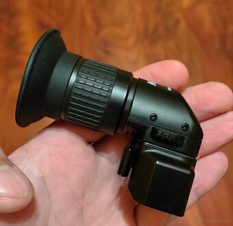 Nikon DR-6, úhlový hledáček - 2
