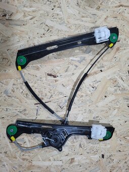 Stahovačka okna pravá BMW E87 - 2