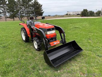 Malotraktor kubota GL240 s celním nakladače. 450 kg - 2