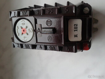 relé R 102 - 2