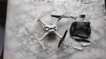 Dron s kamerou. - 2