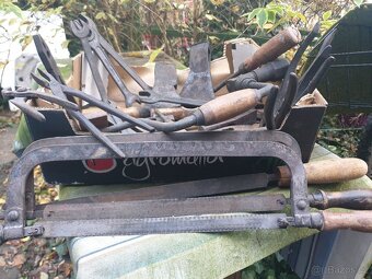 Vybavení dílny - staré nářadí - 2