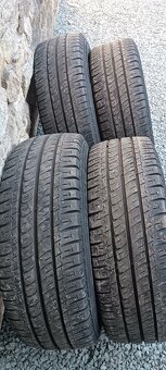 Prodám pneu Michelin Agilis 235/65 r16C - 2