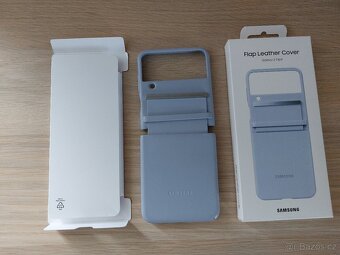 Samsung galaxy Z Flip4 silicone cover with strap - 2