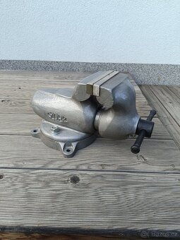 Svěrák YORK 125 - 2