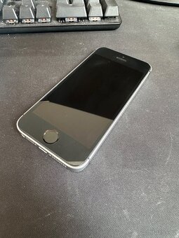 Apple iPhone SE 2016 16gb černý - 2