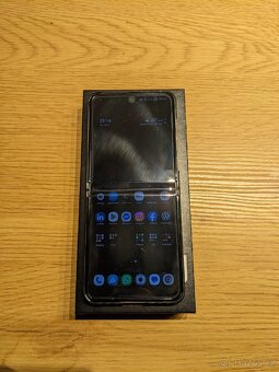 Samsung Galaxy Z Flip 5 8/512GB krémový, záruka - 2