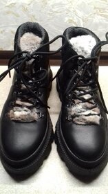 Prodám dámské kožené zimní boty Baťa č. 40 -  nové - 2