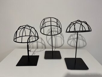 Figurína - stojan na vystavení čepic/klobouků - 2