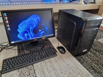 Počítač s lcd na filmy internet kancelářské práce atd Win 11 - 2