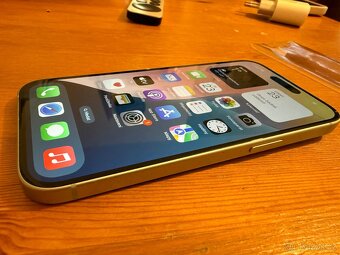 Apple 15 128gb  zelená - USB-c - 2