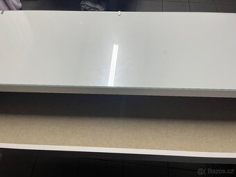 Pracovní / kosmetický stůl - 2