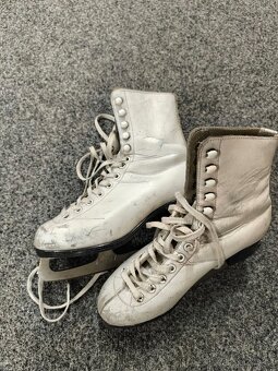 Dívčí brusle 38 - 2