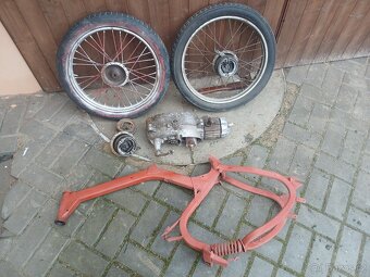 Jawa 550 kola plus motor - 2