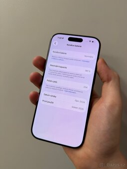 iPhone 16 Pro, baterie 98% - 2