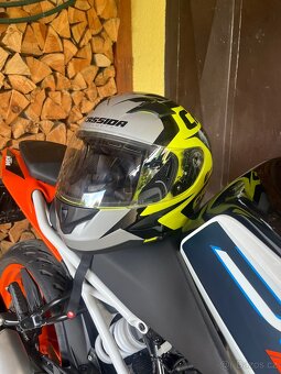 Helma na motorku - 2
