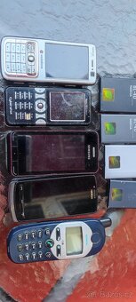 Staré mobilní telefony - 2