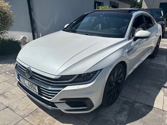 Volkswagen Arteon R-Line . - 2